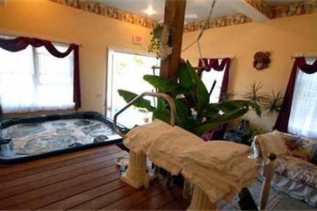 The Lion And The Rose Bed & Breakfast Whitefield Esterno foto