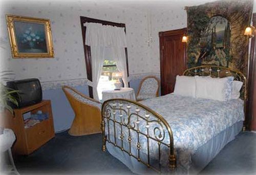 The Lion And The Rose Bed & Breakfast Whitefield Esterno foto