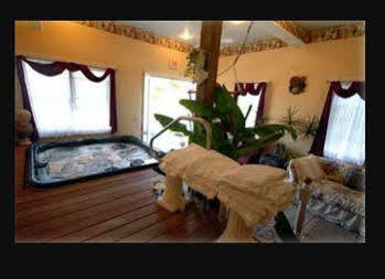 The Lion And The Rose Bed & Breakfast Whitefield Esterno foto